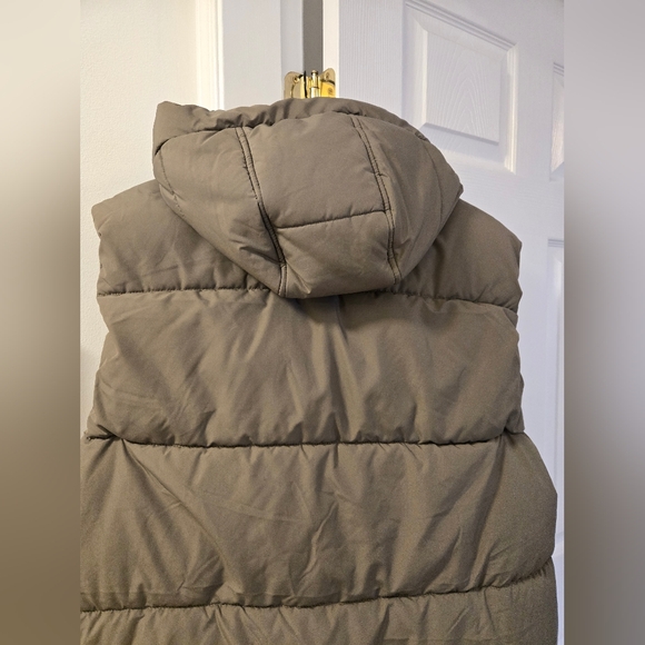 SOLD H&M Puffer Vest with Hood - Picture 7 of 7
